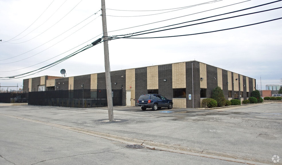 More Photos Of 7459 W 79th St, Bridgeview Warehouse For Lease