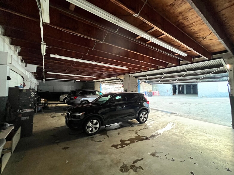 More Photos Of 100 S San Gabriel Blvd, San Gabriel Warehouse For Lease