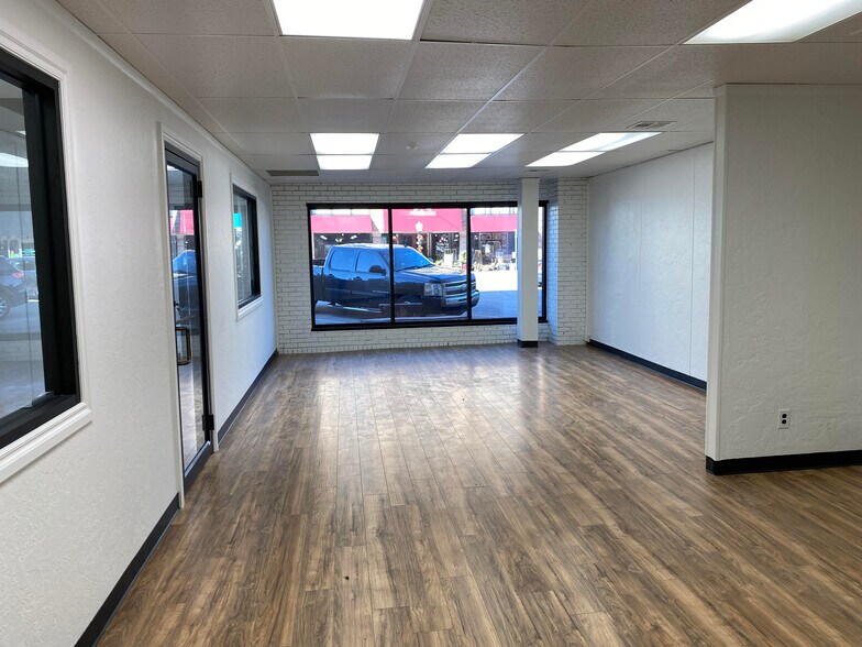 More Photos Of 409-411 W Chickasha Ave, Chickasha Storefront Retail Office For Lease