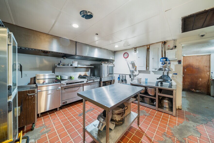 More Photos Of 704 W Conner Ave, Fairland Restaurant For Sale