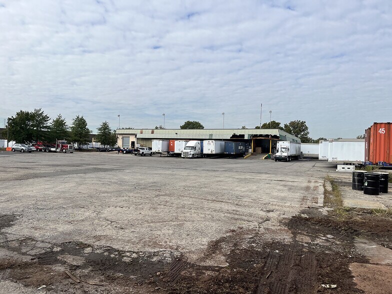 More Photos Of 160 E Essex Ave, Avenel Warehouse For Lease