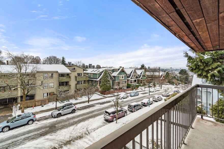 More Photos Of 1555 Graveley St, Vancouver Apartments For Sale