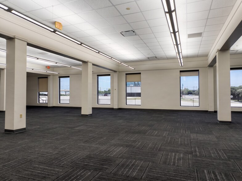 More Photos Of 7700 Torino St, San Antonio Flex For Sale