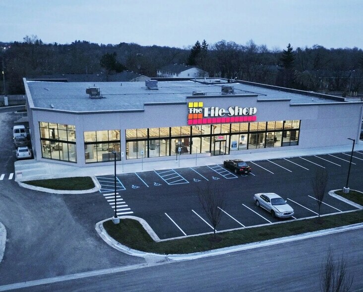 More Photos Of 37025 Grand River Ave, Farmington General Retail For Sale