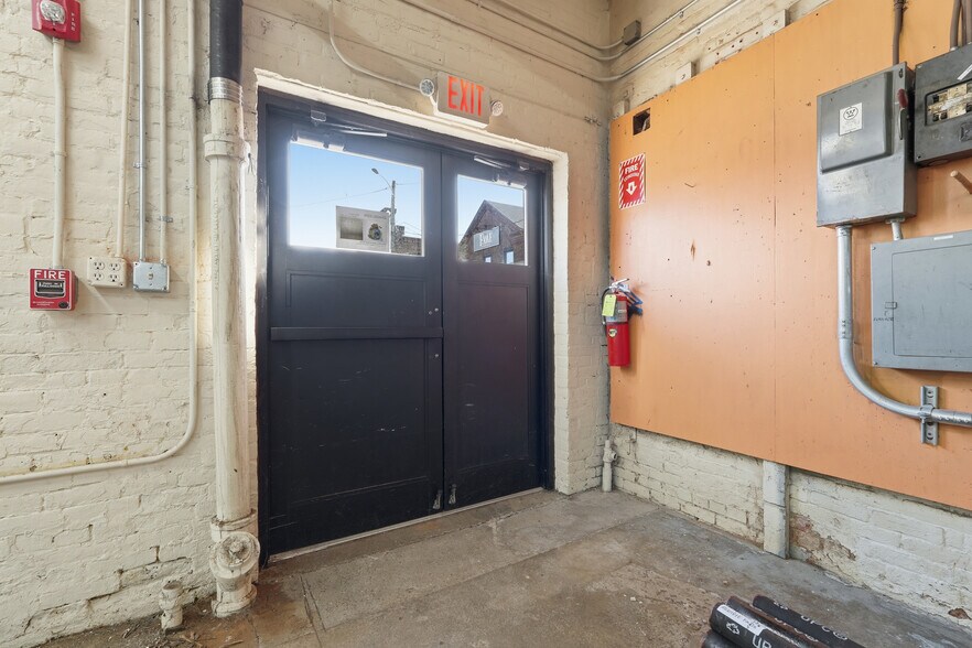 More Photos Of 420 Dwight St, Holyoke Manufacturing For Lease