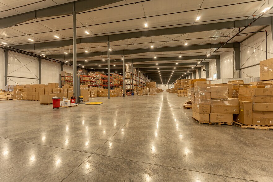 More Photos Of 2537 County Line rd, Eau Claire Manufacturing For Sale