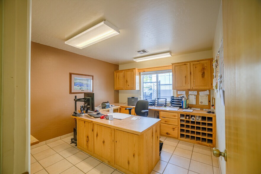 More Photos Of 2227 S Coconino Dr, Apache Junction Warehouse For Sale
