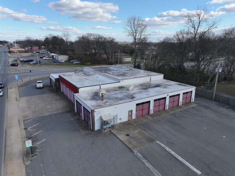 More Photos Of 920 E Broadway St, North Little Rock Showroom For Sale