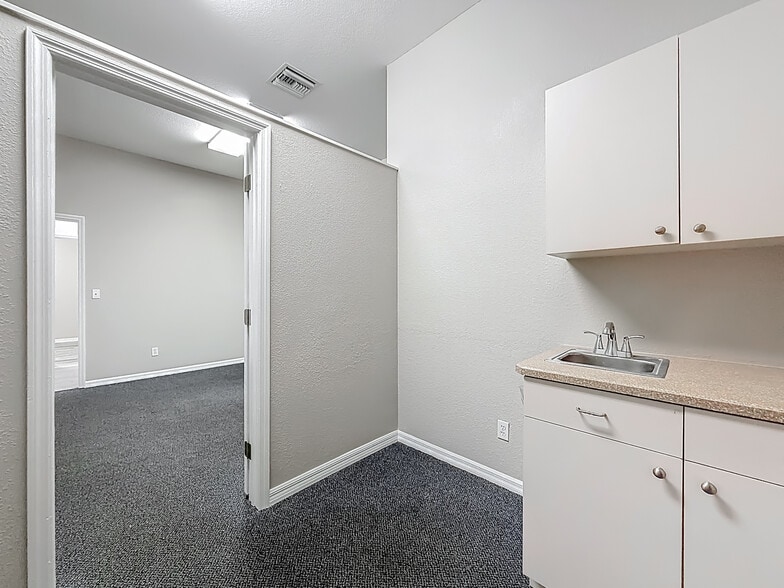 More Photos Of 15151 S US Highway 441, Summerfield Medical For Sale