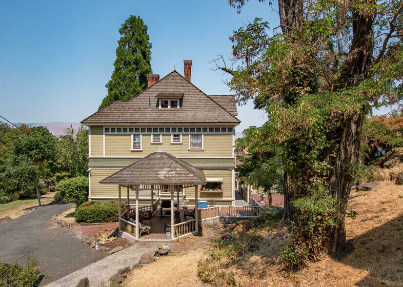 More Photos Of 608 W 6th St, The Dalles Specialty For Sale