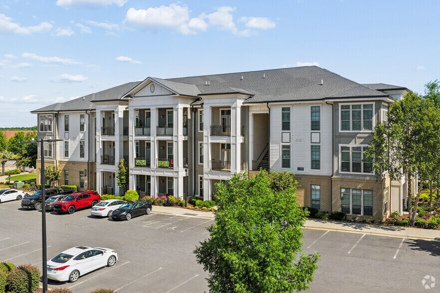 Primary Photo Of 7420 N Rea Park Ln, Charlotte Apartments For Lease
