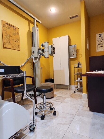 More Photos Of 408 S Beach Blvd, Anaheim Medical For Sale