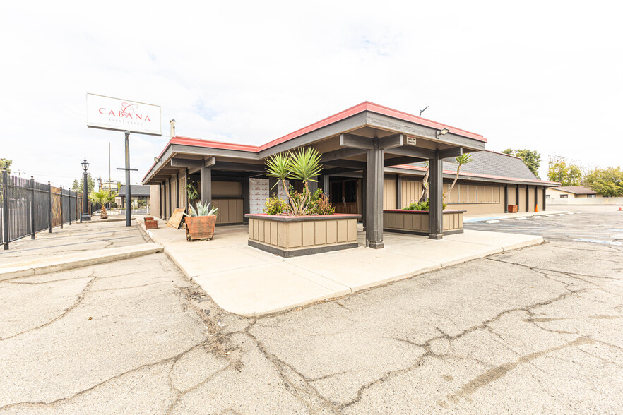 Primary Photo Of 2814 N Maroa Ave, Fresno Restaurant For Sale