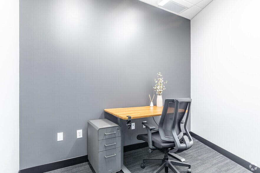 More Photos Of 2300 Wilson Blvd, Arlington Coworking Space