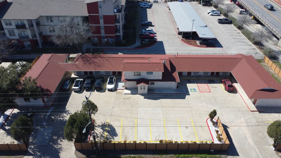 More Photos Of 909 S Frio St, San Antonio Hotel For Lease
