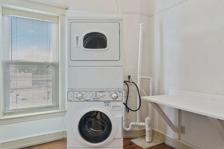 More Photos Of 805 N 22nd St, Milwaukee Apartments For Sale