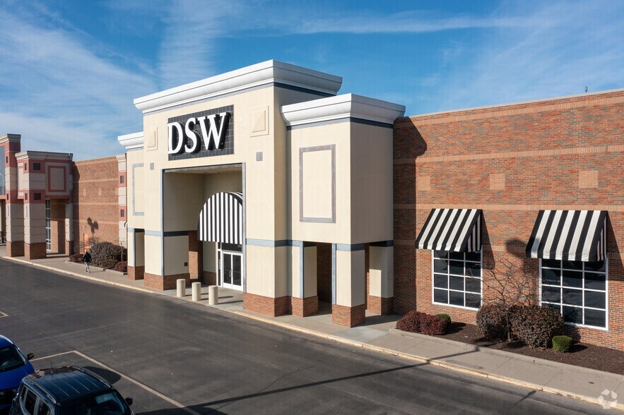 More Photos Of 650 Eastgate South Dr, Cincinnati Storefront For Lease