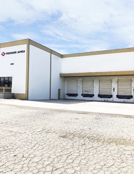 More Photos Of 515 S 6th Ave, La Puente Distribution For Sale