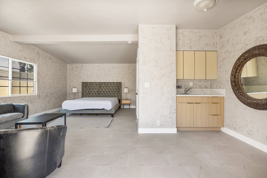 More Photos Of 526 S Warm Sands Dr, Palm Springs Hotel For Sale