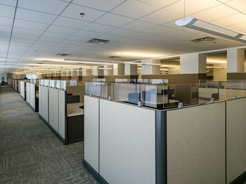 More Photos Of 200 Highway 74 S, Peachtree City Warehouse For Lease