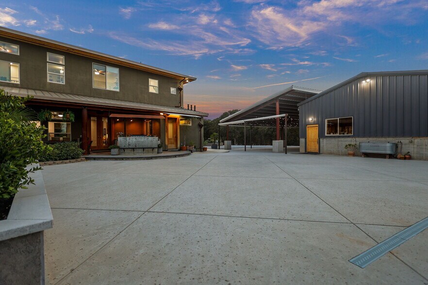 More Photos Of 16710 Oak Hollow Dr, Cottonwood Lodge Meeting Hall For Sale