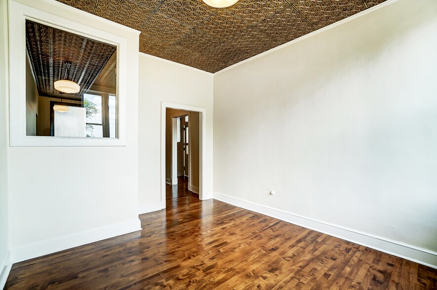 More Photos Of 9-11 N 3rd St, Newark Office For Lease