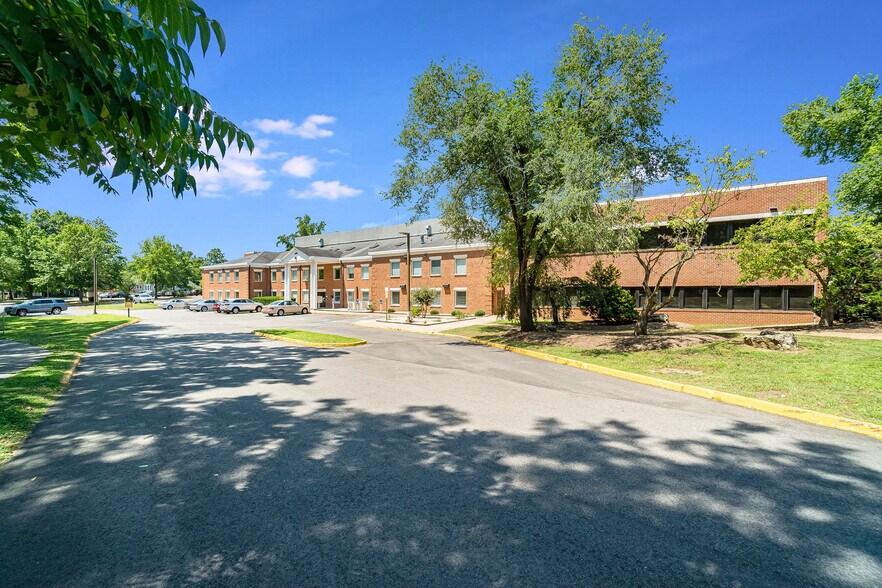 More Photos Of 1701 Fall Hill Ave, Fredericksburg Office For Lease