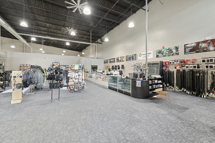 More Photos Of 1401 Erie Blvd, Syracuse Showroom For Sale