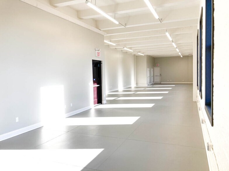 More Photos Of 145 Clove Rd, Staten Island Warehouse For Lease