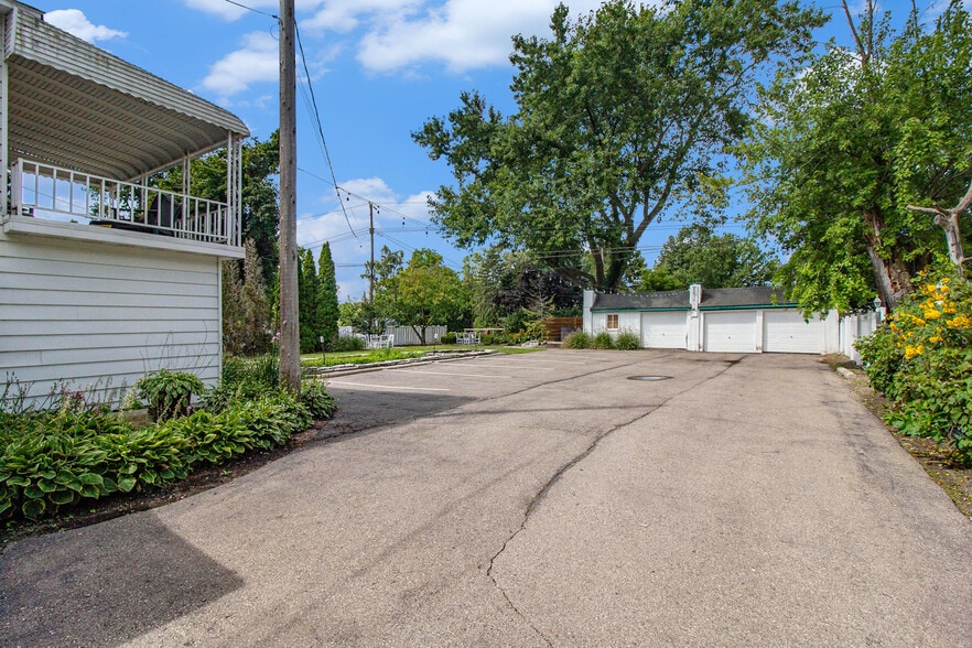 More Photos Of 155 N Main St, Village of Clarkston Hospitality For Sale