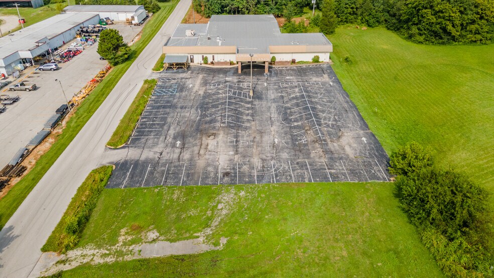 More Photos Of 1849 Gardner Ln NW, Corydon Sports And Entertainment For Sale