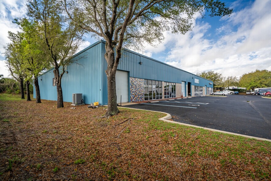 More Photos Of 2500 NW 6th St, Ocala Distribution For Lease
