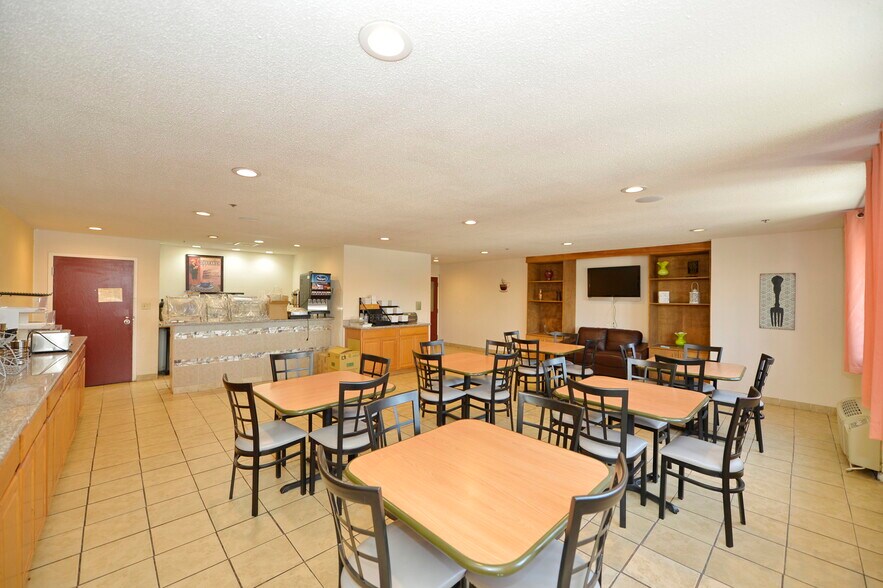 More Photos Of 431 Dual Hwy, Hagerstown Hotel For Sale