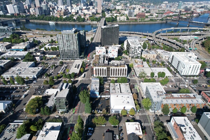More Photos Of 530 NE Couch St, Portland Light Manufacturing For Lease