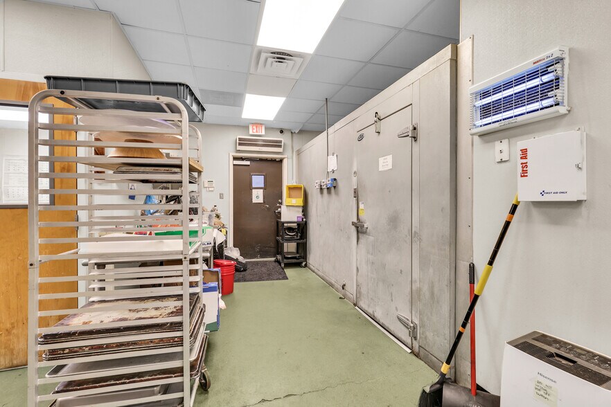 More Photos Of 114 Horizon Park Dr, Savannah Restaurant For Sale