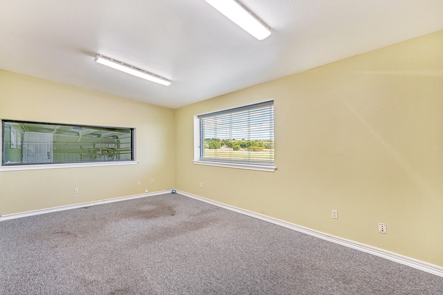 More Photos Of 4400 US Highway 377, Granbury Industrial For Lease