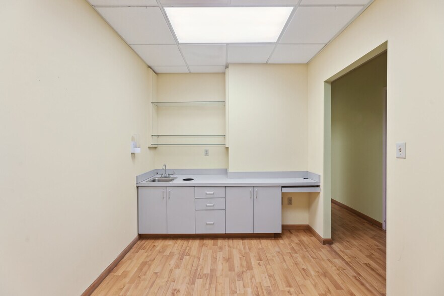 More Photos Of 9403 Kenwood Rd, Blue Ash Medical For Lease