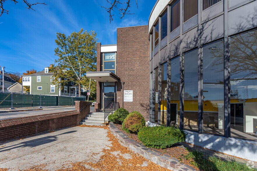 More Photos Of 1895 Centre St, West Roxbury Storefront Retail Office For Lease
