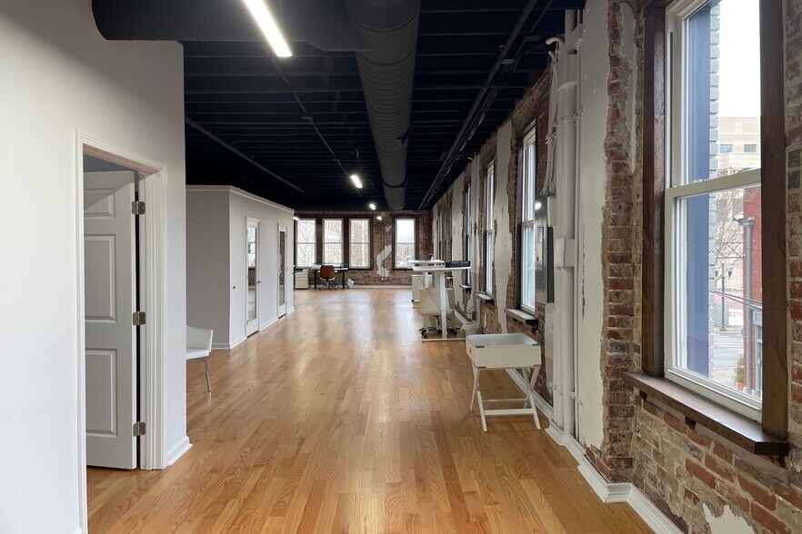 More Photos Of 161 N Limestone, Lexington Office For Sale