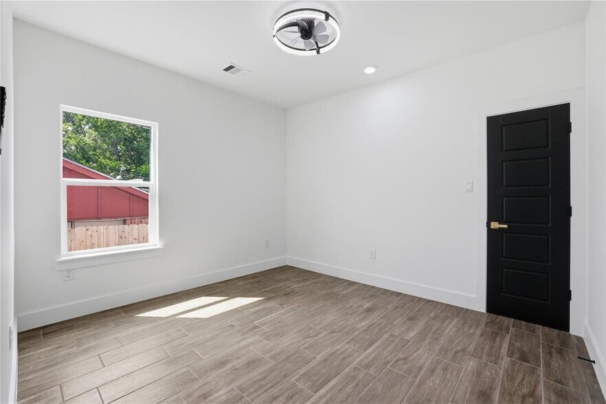 More Photos Of 5515 Elm Springs Dr, Houston Apartments For Sale