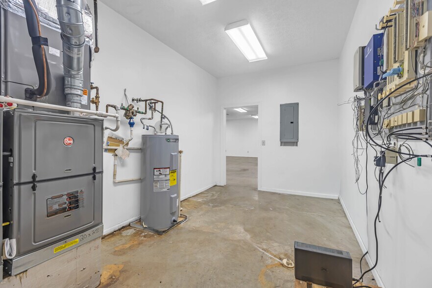 More Photos Of 5 Industrial Park Dr, Hendersonville Freestanding For Sale