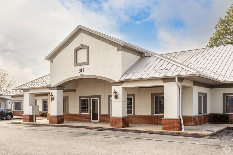 More Photos Of 311 SW 18th St, Bentonville Office For Lease