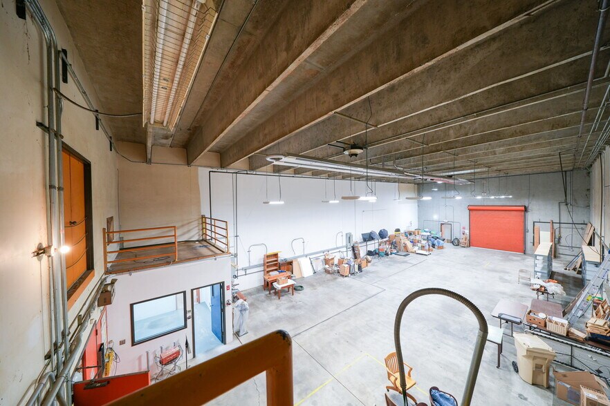 More Photos Of 1555-1557 SE Crystal Lake Dr, Corvallis Warehouse For Lease