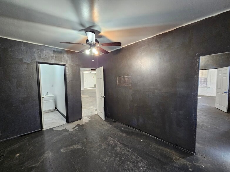 More Photos Of 3326 S Main St, Los Angeles Warehouse For Lease