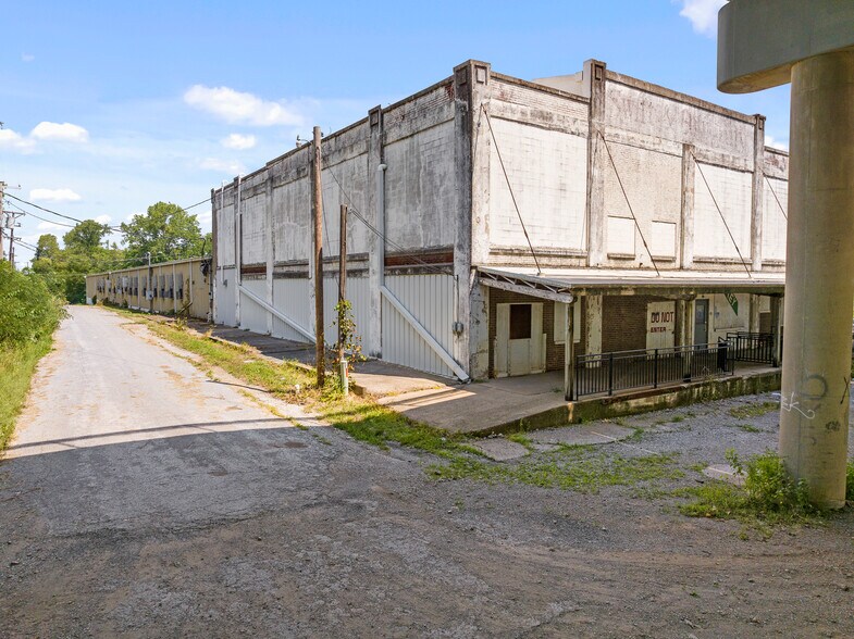 More Photos Of 713 E Austin Blvd, Nevada Warehouse For Lease