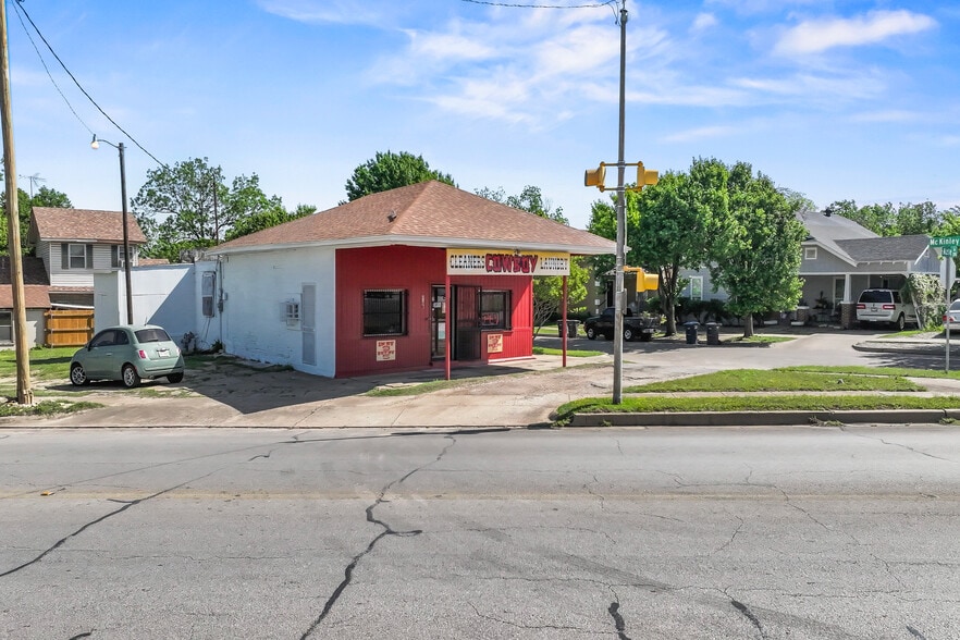 More Photos Of 2100 Azle Ave, Fort Worth Storefront For Sale