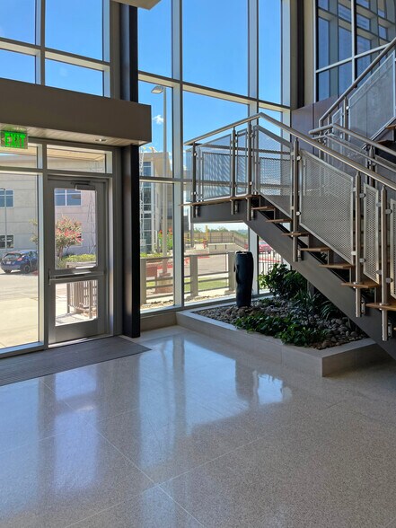 More Photos Of 9225 Bee Caves Rd, Austin Office For Lease