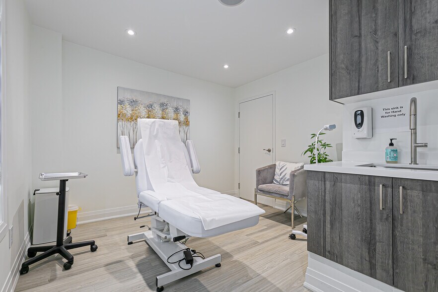 More Photos Of 72 Prospect St, Newmarket Office For Sale