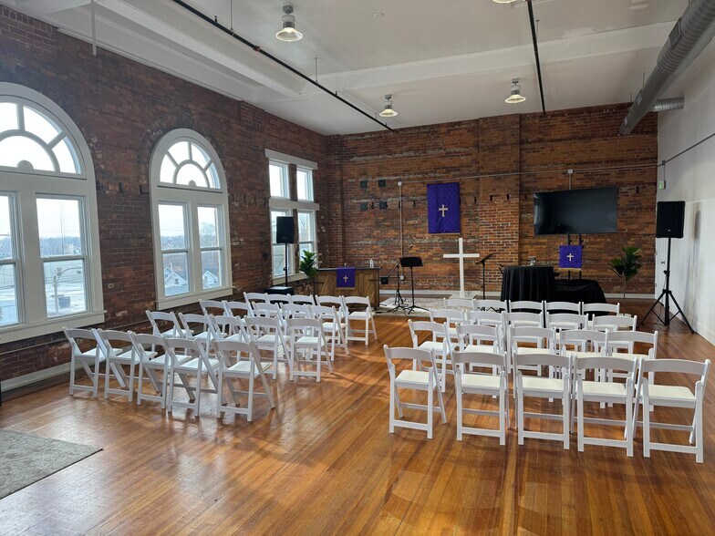 More Photos Of 301 W Van Buren St, Columbia City Storefront Retail Office For Sale