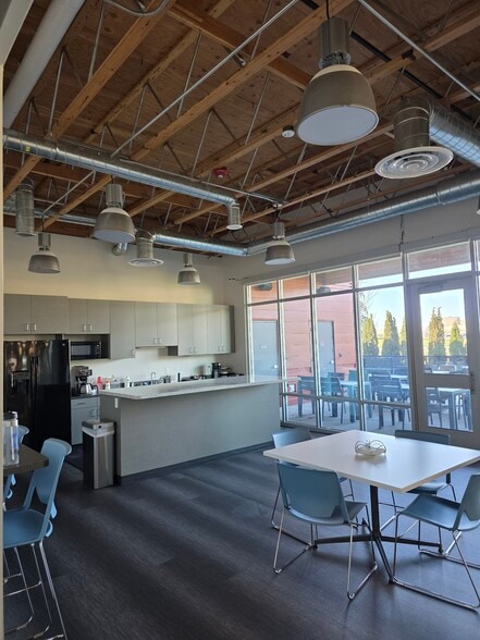 More Photos Of 2713 N 20th Ave, Pasco Office For Lease